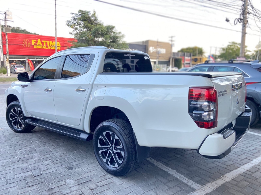 mitsubishi l200 triton 2.4 16v turbo diesel sport hpe-s cd 4p 4x4 automatico 2024