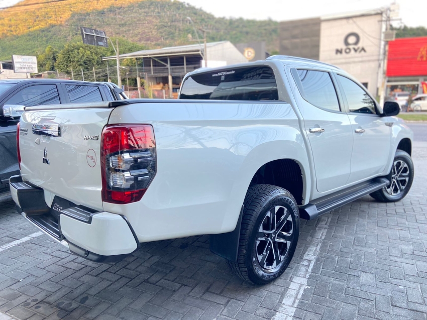 mitsubishi l200 triton 2.4 16v turbo diesel sport hpe-s cd 4p 4x4 automatico 2024