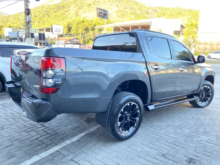 mitsubishi l200 triton 2.4 16v turbo diesel sport hpe cd 4p 4x4 automatico 2024