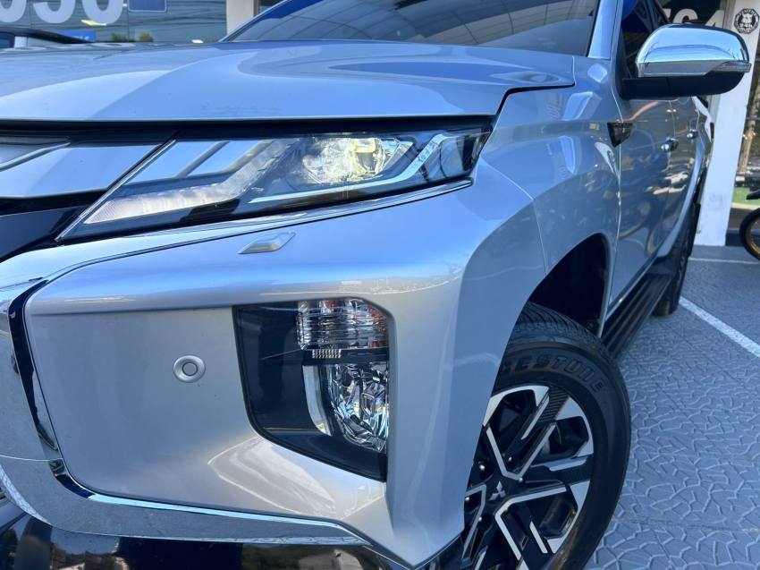 mitsubishi l200 triton 2.4 16v turbo diesel sport hpe-s cd 4p 4x4 automatico 2023