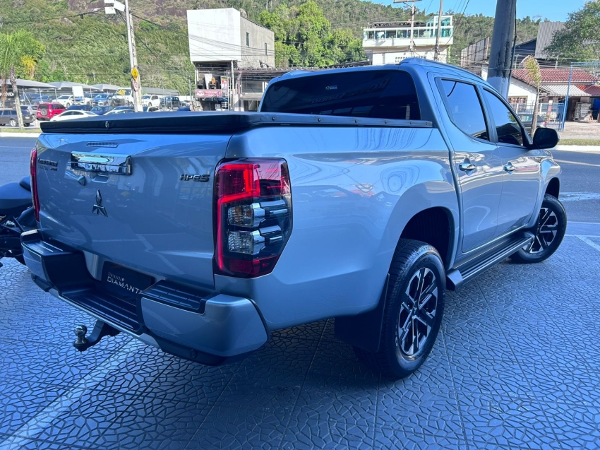 mitsubishi l200 triton 2.4 16v turbo diesel sport hpe-s cd 4p 4x4 automatico 2023