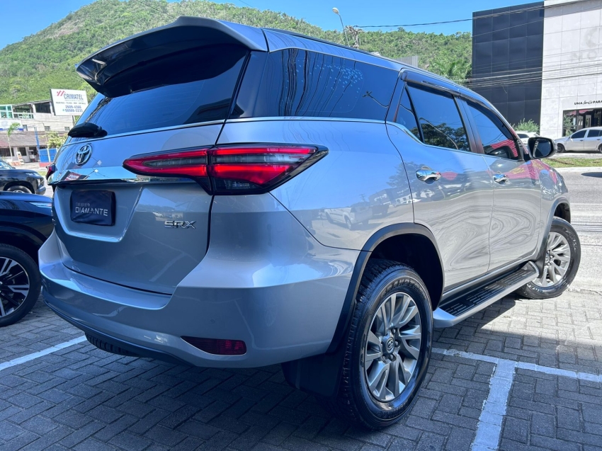 toyota hilux sw4 2.8 d-4d turbo diesel srx 4x4 automatico 4p 202415