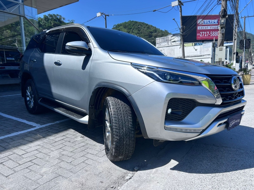 toyota hilux sw4 2.8 d-4d turbo diesel srx 4x4 automatico 4p 20241