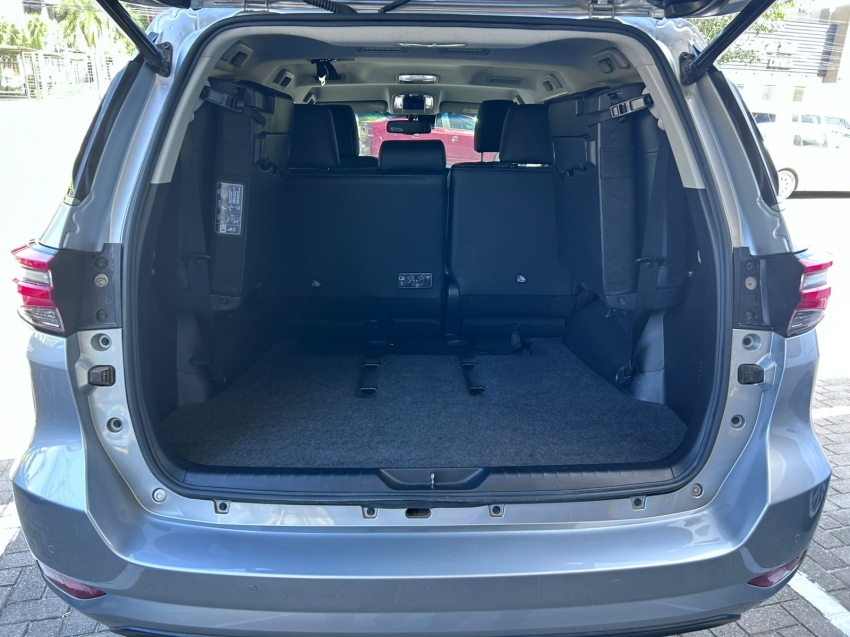 toyota hilux sw4 2.8 d-4d turbo diesel srx 4x4 automatico 4p 202414