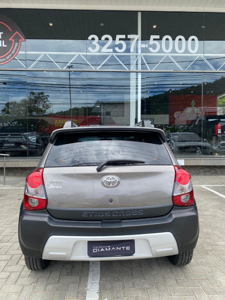 toyota etios cross 1.5 16v flex 4p manual 201715