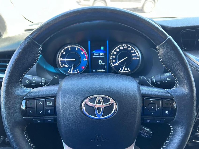 toyota hilux sw4 2.8 d-4d turbo diesel srx 7l 4x4 automatico 4p 20245