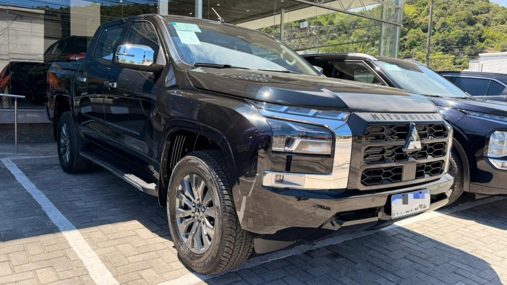 mitsubishi triton 2.4 biturbo diesel cd hpe-s 4x4 automatico 4p 20261