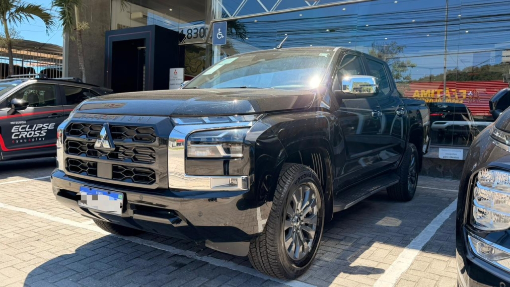 mitsubishi triton 2.4 biturbo diesel cd hpe-s 4x4 automatico 4p 2026