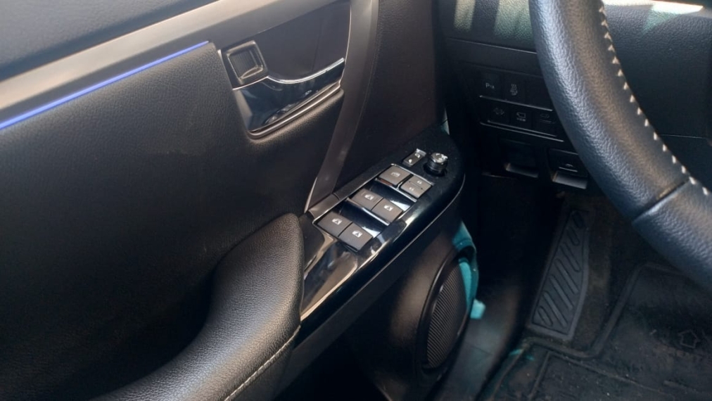 toyota hilux sw4 2.8 d-4d turbo diesel srx 7l 4x4 automatico 4p 20227