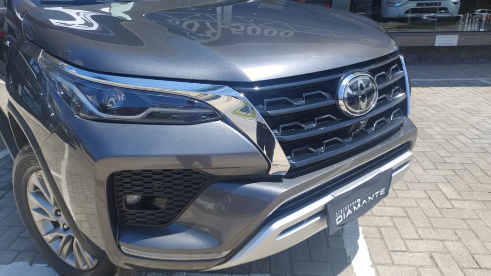 toyota hilux sw4 2.8 d-4d turbo diesel srx 7l 4x4 automatico 4p 20223