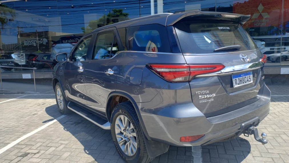 toyota hilux sw4 2.8 d-4d turbo diesel srx 7l 4x4 automatico 4p 202218