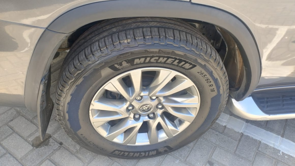 toyota hilux sw4 2.8 d-4d turbo diesel srx 7l 4x4 automatico 4p 202215