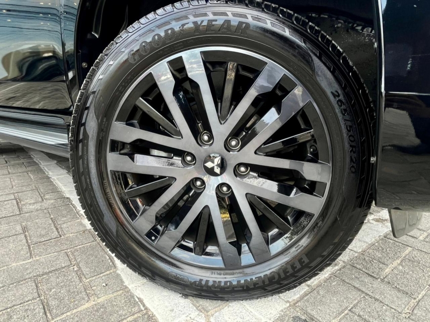 mitsubishi pajero sport 2.4 16v mivec turbo diesel legend black awd automatico 4p 202513