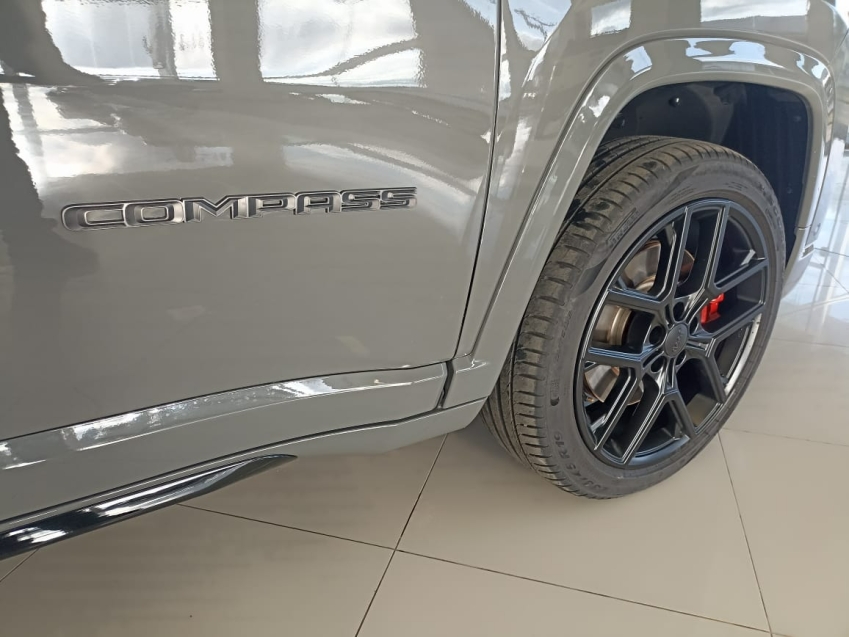 jeep compass 2.0 hurricane 4 turbo gasolina blackhawk at9 1.3 4p automatico 2025 jeep compass 2.0 hurricane 4 turbo gasolina blackhawk at9 1.3 4p automatico 2025