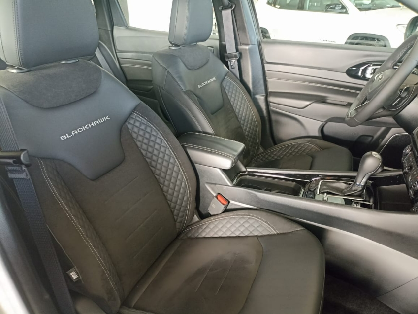 jeep compass 2.0 hurricane 4 turbo gasolina blackhawk at9 1.3 4p automatico 2025 jeep compass 2.0 hurricane 4 turbo gasolina blackhawk at9 1.3 4p automatico 2025