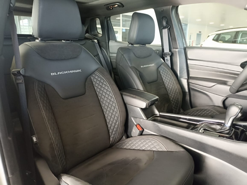 jeep compass 2.0 hurricane 4 turbo gasolina blackhawk at9 1.3 4p automatico 2025 jeep compass 2.0 hurricane 4 turbo gasolina blackhawk at9 1.3 4p automatico 2025
