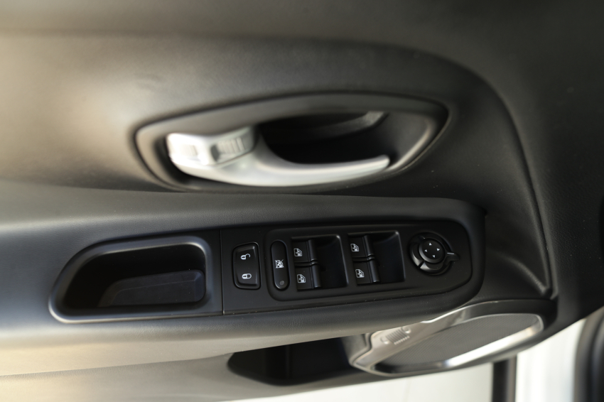 JEEP RENEGADE 1.3 T270 TURBO FLEX LONGITUDE AT6 19