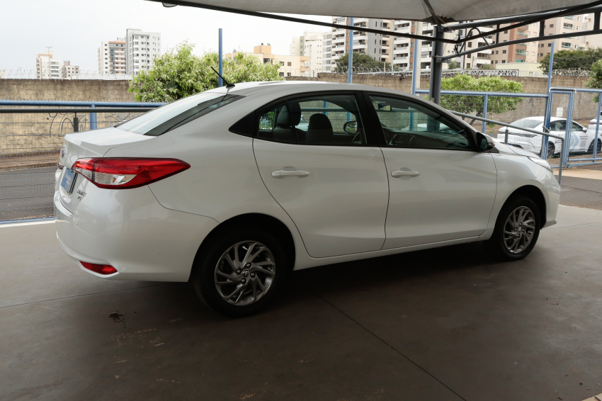 Toyota YARIS 1.5 16V FLEX SEDAN XS MULTIDRIVE 10