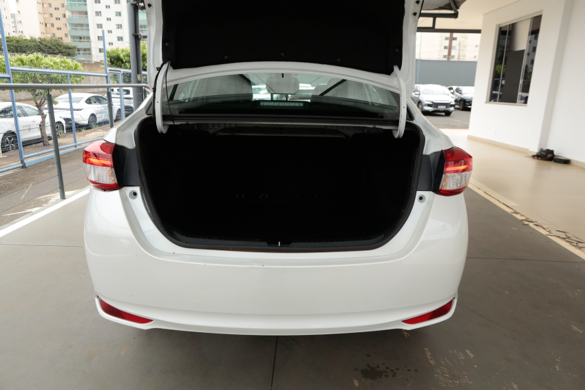 Toyota YARIS 1.5 16V FLEX SEDAN XS MULTIDRIVE 11