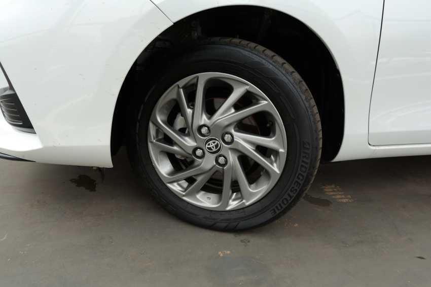 Toyota YARIS 1.5 16V FLEX SEDAN XS MULTIDRIVE 2