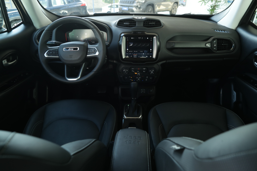 JEEP RENEGADE 1.3 T270 TURBO FLEX LONGITUDE AT6 13