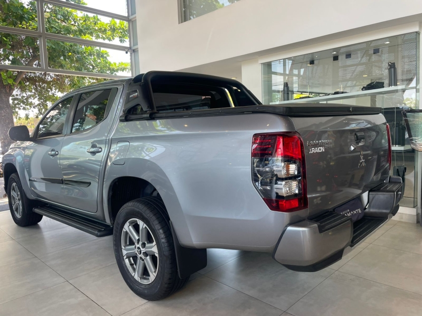 mitsubishi l200 triton 2.4 16v turbo diesel sport gls cd 4p 4x4 automatico 202314