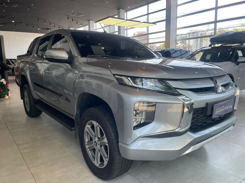 mitsubishi l200 triton 2.4 16v turbo diesel sport gls cd 4p 4x4 automatico 2023
