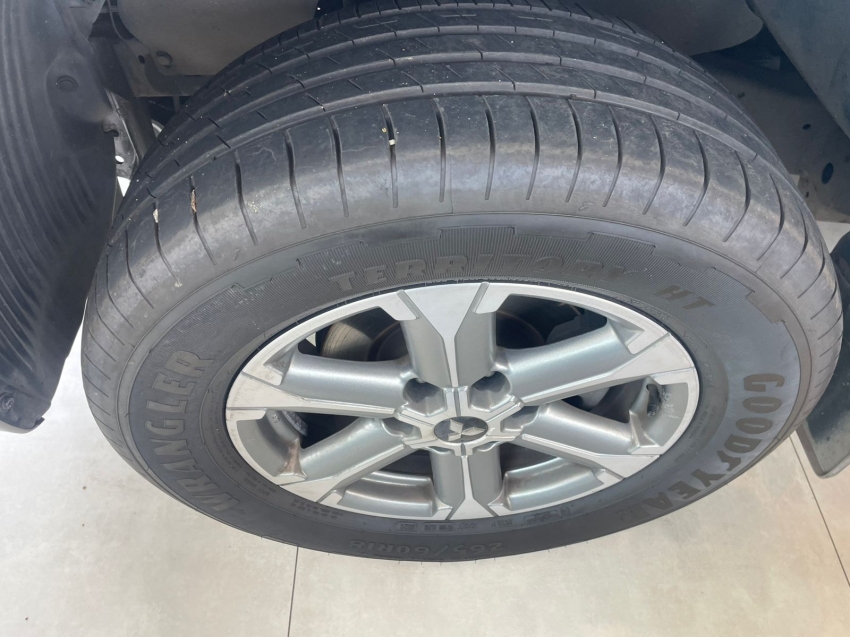 mitsubishi l200 triton 2.4 16v turbo diesel sport gls cd 4p 4x4 automatico 202311