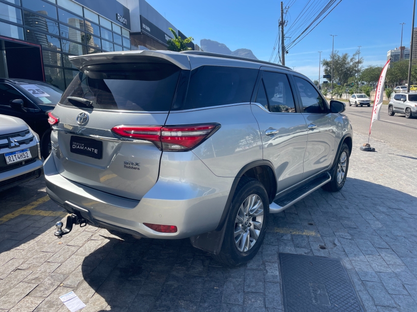 toyota hilux sw4 2.8 d-4d turbo diesel srx 7l 4x4 automatico 4p 2022