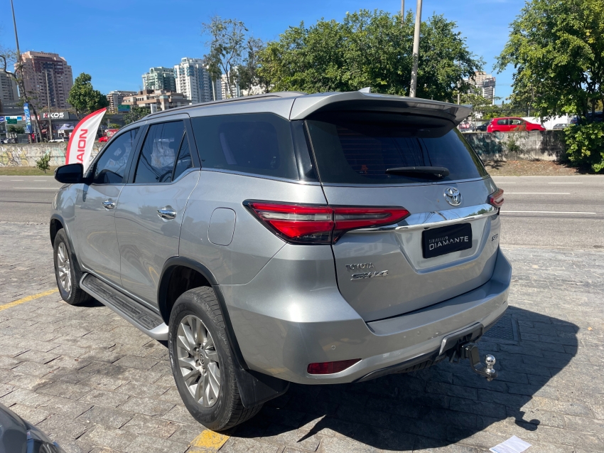 toyota hilux sw4 2.8 d-4d turbo diesel srx 7l 4x4 automatico 4p 2022