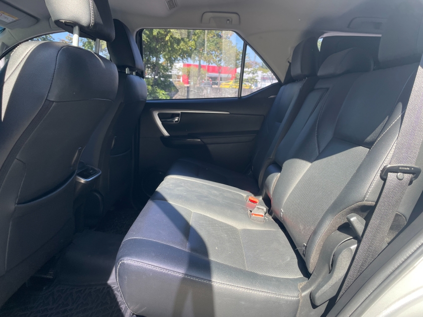 toyota hilux sw4 2.8 d-4d turbo diesel srx 7l 4x4 automatico 4p 2022