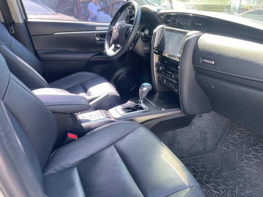 toyota hilux sw4 2.8 d-4d turbo diesel srx 7l 4x4 automatico 4p 2022
