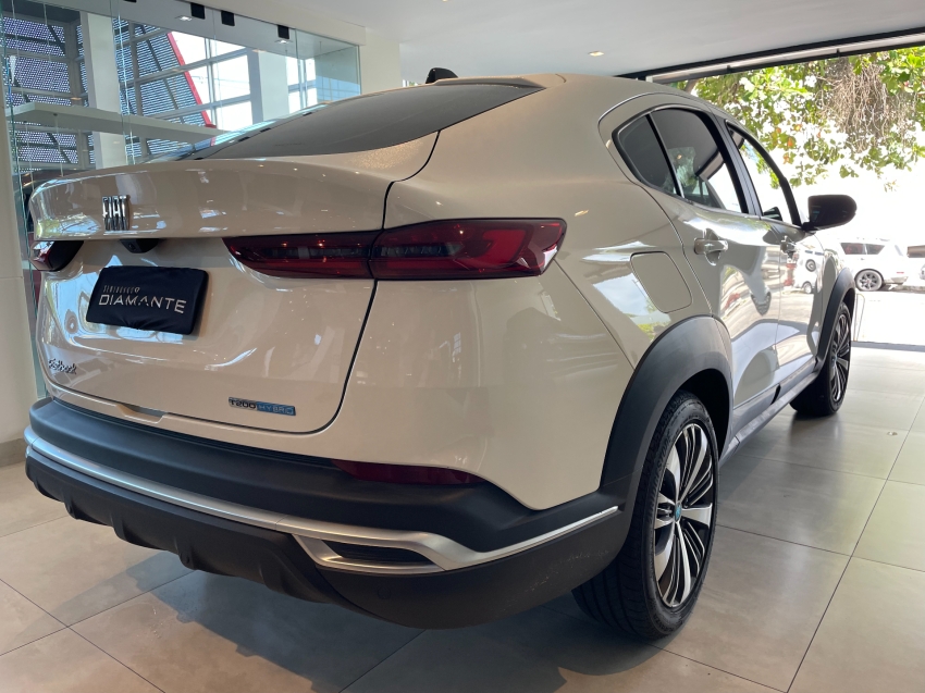 fiat fastback 1.0 turbo 200 hybrid audace cvt hibrido 4p automatico 2025
