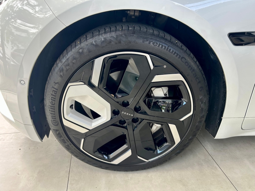 zeekr 001 100 kw eletrico premium awd 4p automatico 2025