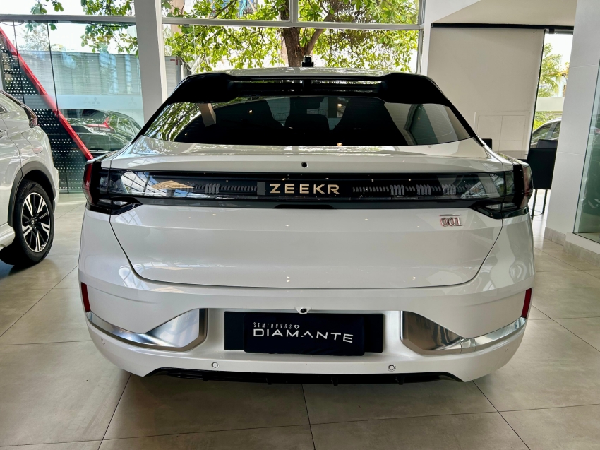zeekr 001 100 kw eletrico premium awd 4p automatico 2025