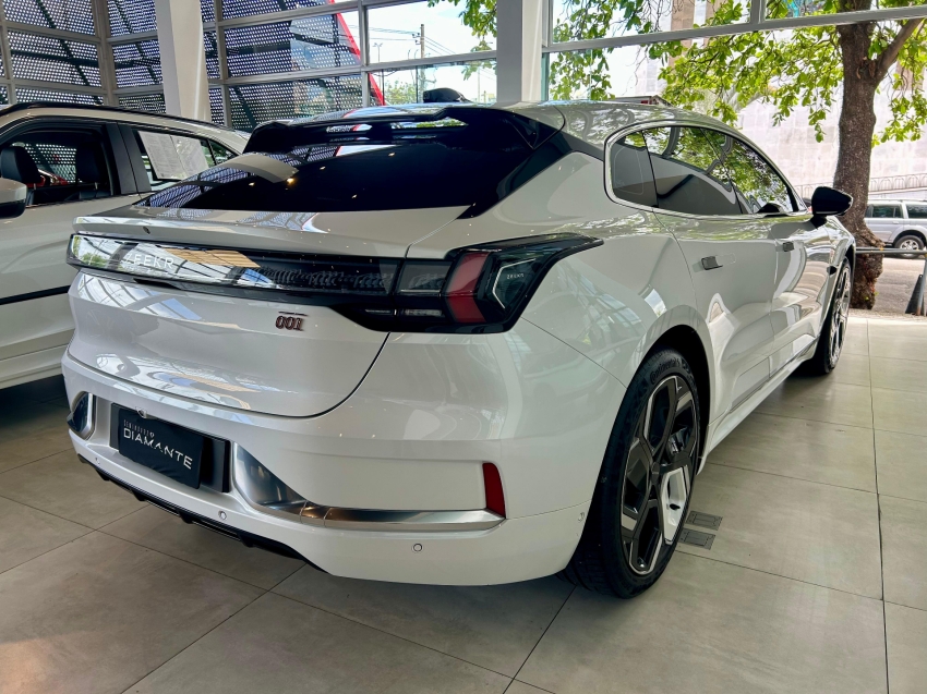 zeekr 001 100 kw eletrico premium awd 4p automatico 2025