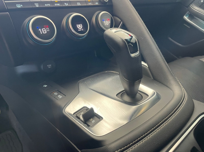jaguar e-pace 2.0 16v p300 gasolina r-dynamic se awd automatico 4p 20202