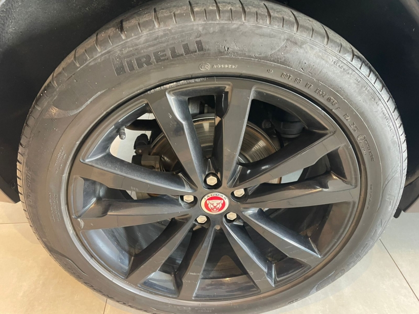 jaguar e-pace 2.0 16v p300 gasolina r-dynamic se awd automatico 4p 202015