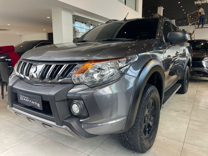 mitsubishi l200 triton 2.4 16v turbo diesel outdoor gls cd 4x4 automatico 4p 20244