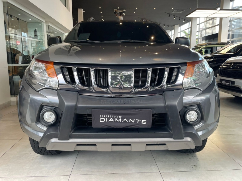 mitsubishi l200 triton 2.4 16v turbo diesel outdoor gls cd 4x4 automatico 4p 202414