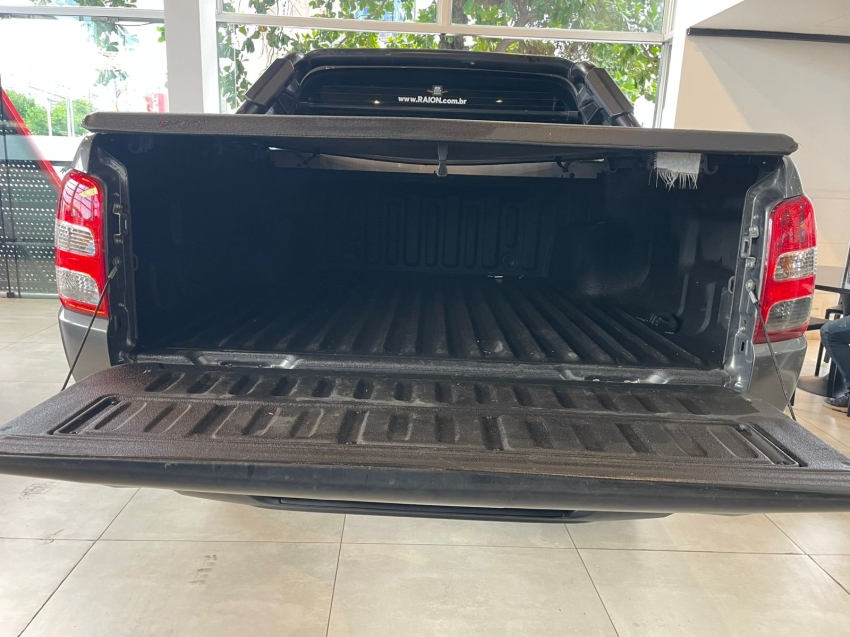 mitsubishi l200 triton 2.4 16v turbo diesel outdoor gls cd 4x4 automatico 4p 202412