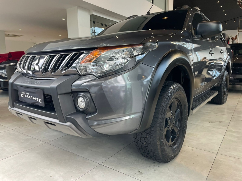 mitsubishi l200 triton 2.4 16v turbo diesel outdoor gls cd 4x4 automatico 4p 20243
