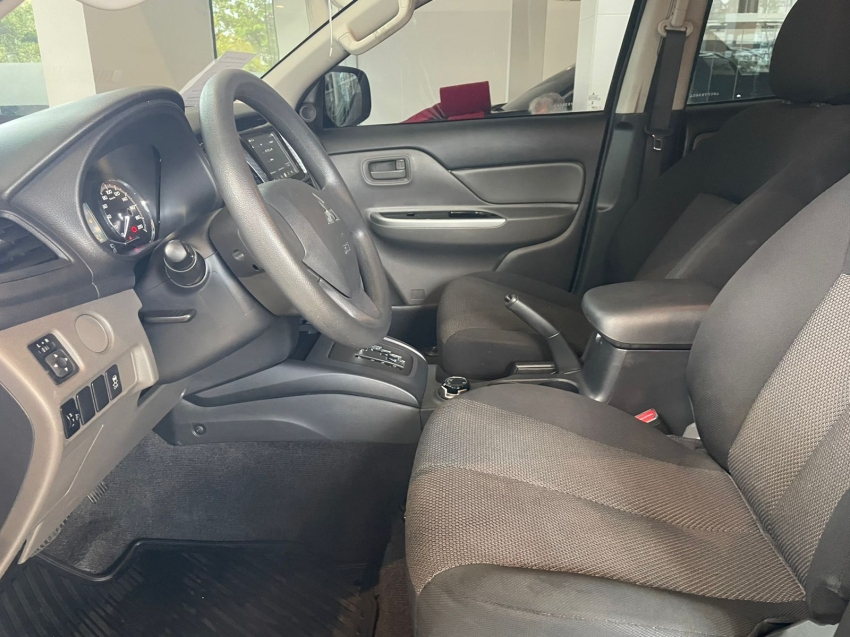 mitsubishi l200 triton 2.4 16v turbo diesel outdoor gls cd 4x4 automatico 4p 202425