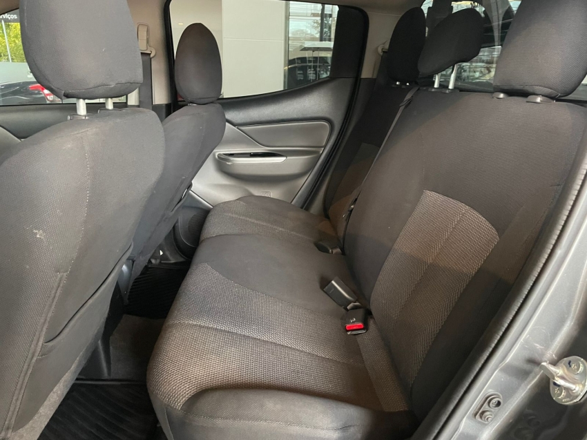 mitsubishi l200 triton 2.4 16v turbo diesel outdoor gls cd 4x4 automatico 4p 202424