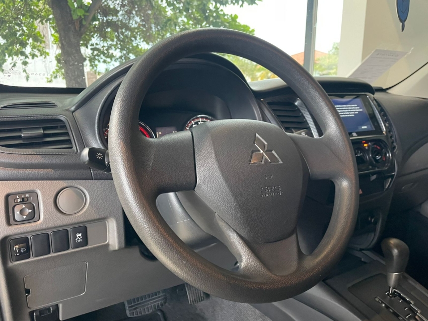 mitsubishi l200 triton 2.4 16v turbo diesel outdoor gls cd 4x4 automatico 4p 202420