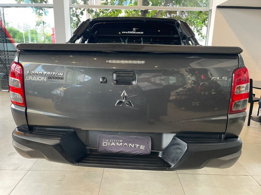 mitsubishi l200 triton 2.4 16v turbo diesel outdoor gls cd 4x4 automatico 4p 202421