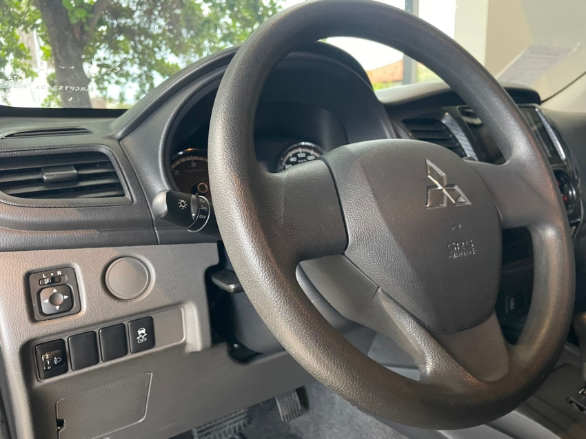 mitsubishi l200 triton 2.4 16v turbo diesel outdoor gls cd 4x4 automatico 4p 202423