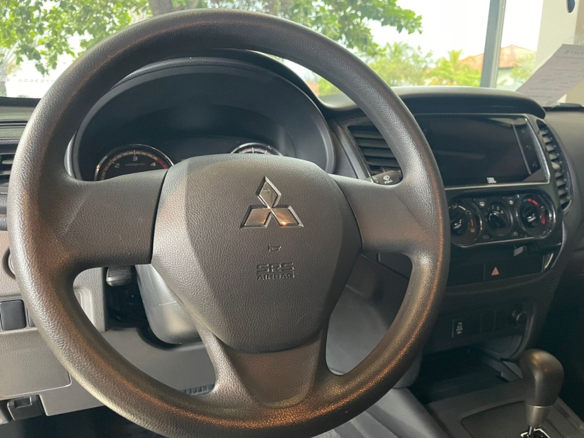 mitsubishi l200 triton 2.4 16v turbo diesel outdoor gls cd 4x4 automatico 4p 202416