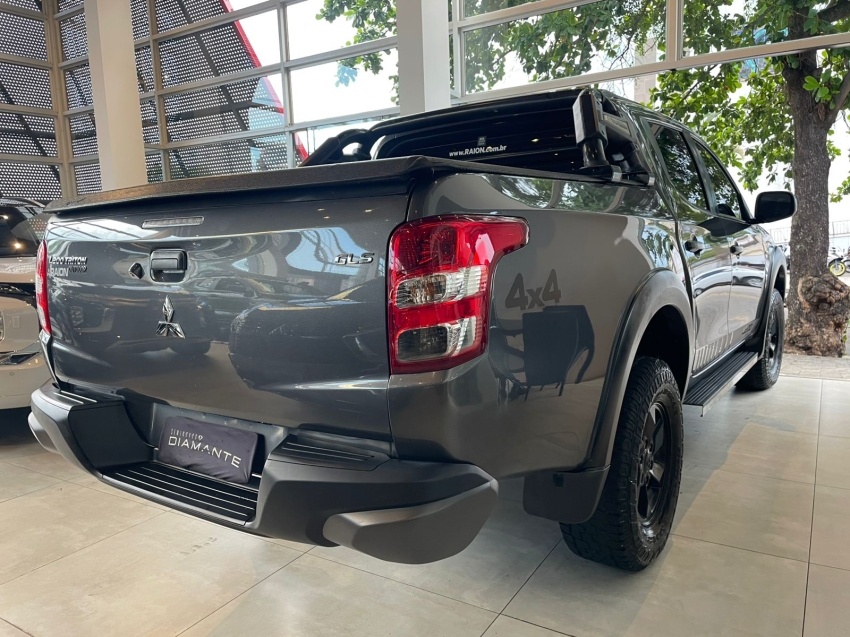 mitsubishi l200 triton 2.4 16v turbo diesel outdoor gls cd 4x4 automatico 4p 202415