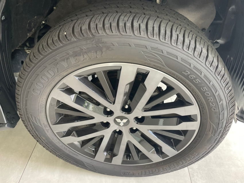 mitsubishi pajero sport 2.4 16v mivec turbo diesel legend awd automatico 4p 202517